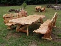 Gartenmöbel - Tisch + 2 Banken aus einen Holzstamm geschnitz - Handarbeit